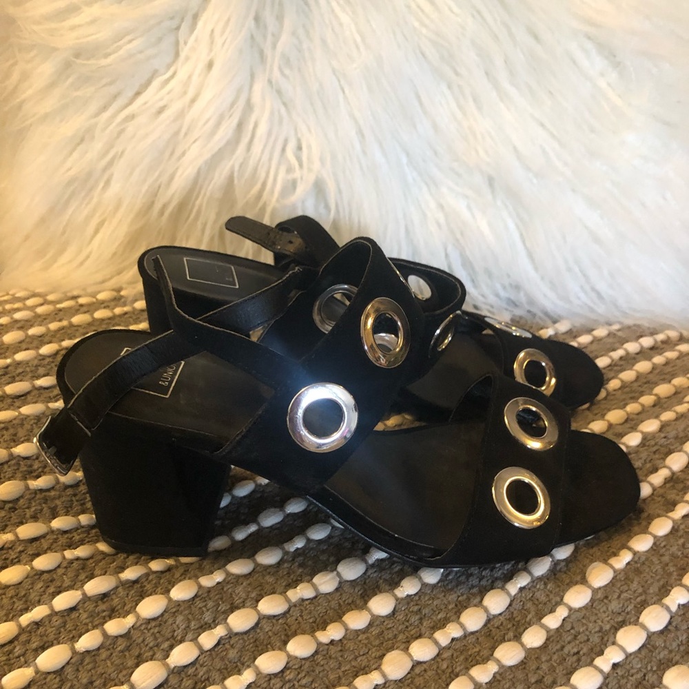 Short black groovy heals